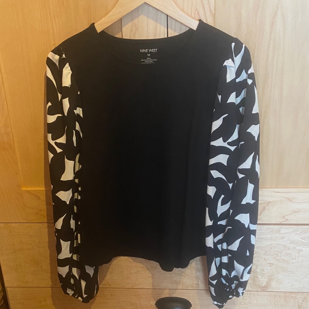 Nine West Black Mixed Media Top with Black & White Abstract Sleeve Print Size M